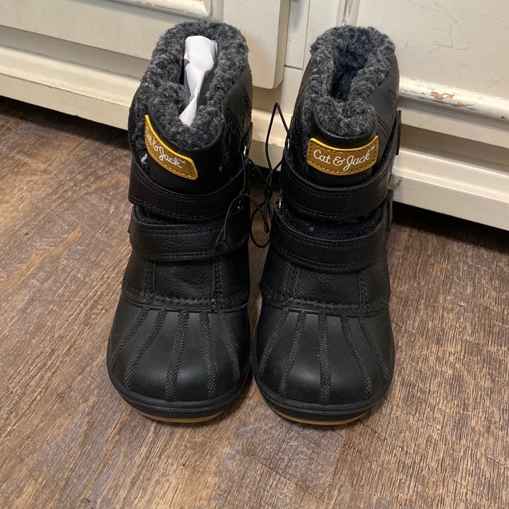 Snow boots